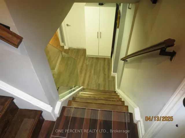 Additional image 32 of 39 Decarie Circ