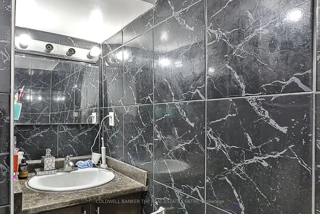 Additional image 31 of 43 Crystalview Cres