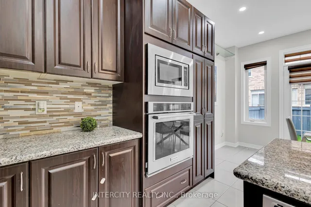 Additional image 23 of 98 Lola Cres