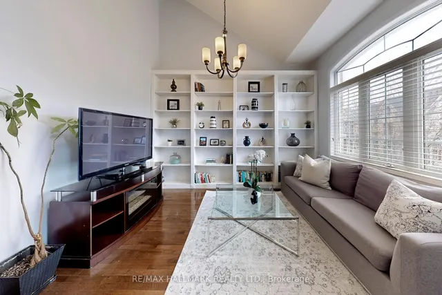 Additional image 22 of 99 Crossovers St