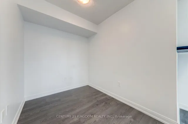 Additional image 11 of 275 Village Green Sq Unit 2123