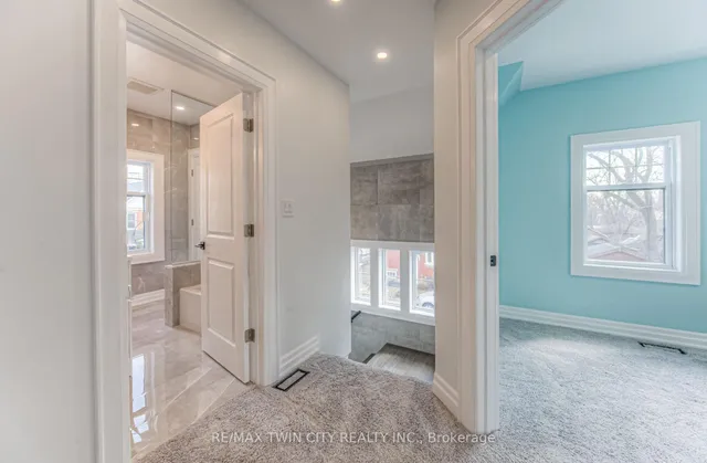 Additional image 36 of 31 Dekay St