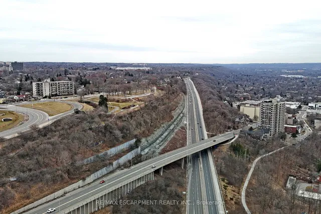 Additional image 42 of 37 Salem Ave