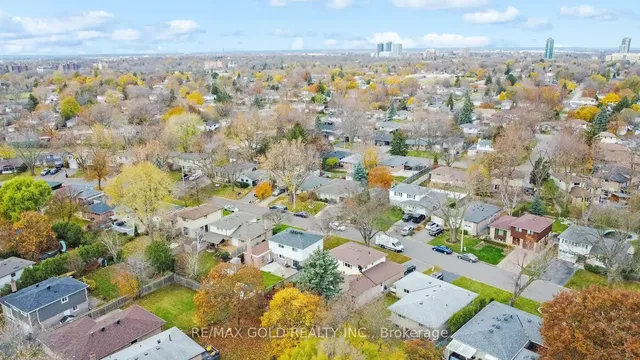 Additional image 42 of 59 Roberts Cres