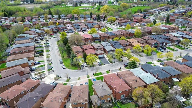 Additional image 43 of 27 Deerpark Cres