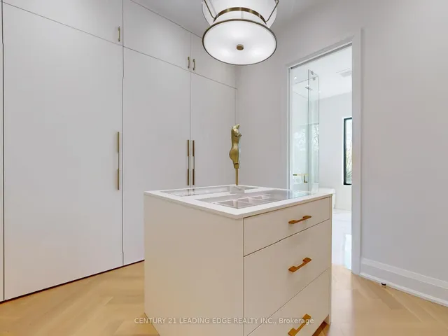 Additional image 32 of 8 Balding Crt