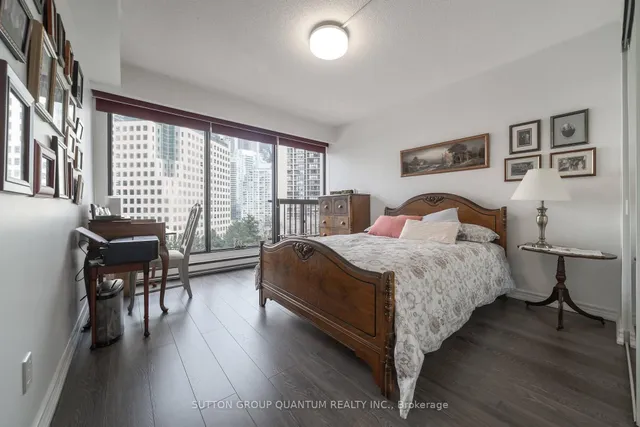 Additional image 28 of 55 Harbour Sq Unit 1113