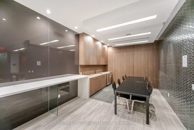 Additional image 35 of 1030 King St Unit 103