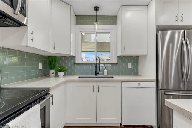 Additional image 11 of 14 Carousel Ave