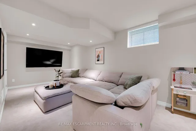 Additional image 40 of 137 Kinsman Dr