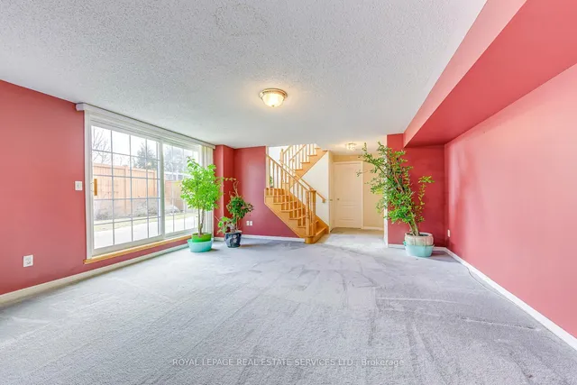 Additional image 32 of 1652 Allan Cres