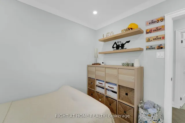 Additional image 23 of 54 Primula Cres