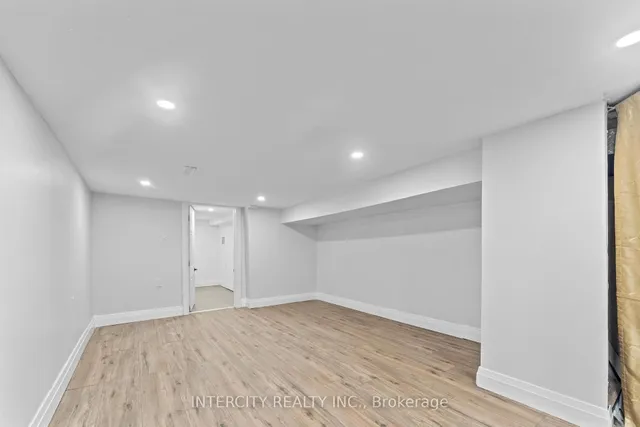 Additional image 15 of 68 Greendale Ave