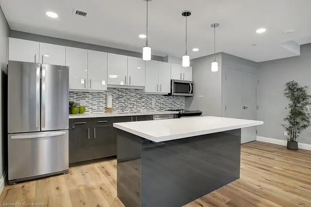 Additional image 38 of 399 Queen St Unit 101