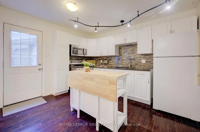 Additional image 3 of 192 Silver Aspen Cres