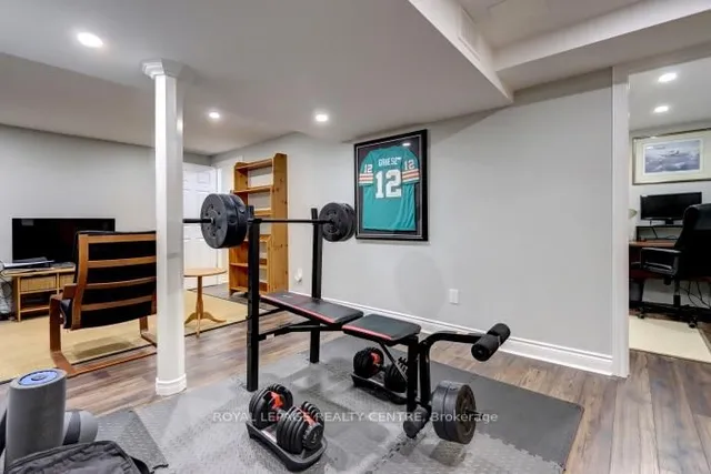 Additional image 33 of 906 Cabot Tr