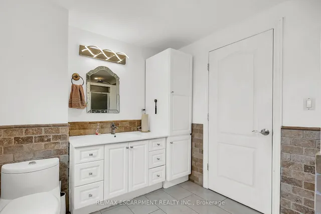 Additional image 29 of 707 Upper Wentworth St