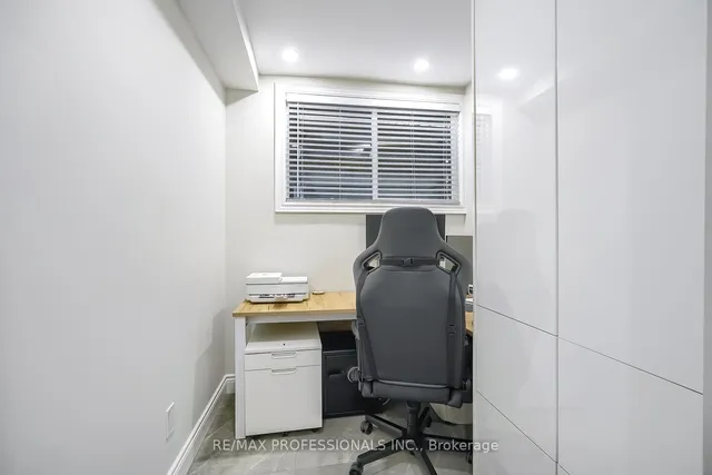 Additional image 38 of 623 Dupont St