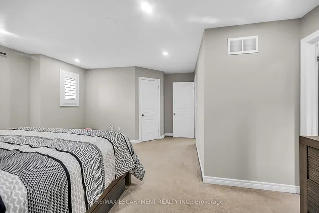 Additional image 29 of 8 Charleswood Cres