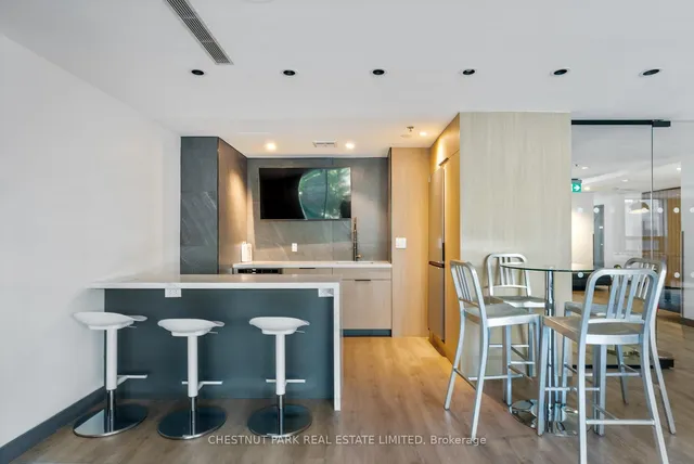 Additional image 31 of 285 Mutual St Unit 302