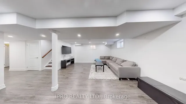 Additional image 44 of 28 Troyer St