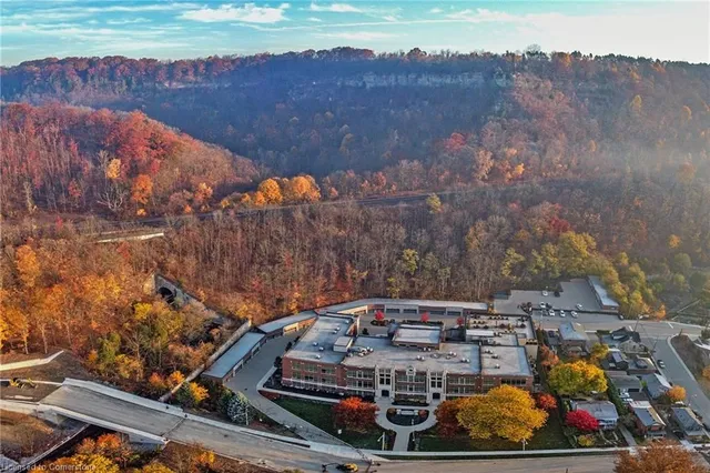 Additional image 34 of 397 King St Unit 108