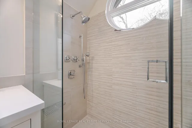 Additional image 22 of 33 Willingdon Blvd