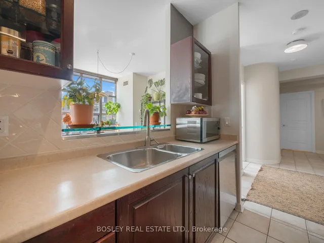 Additional image 9 of 438 Richmond St Unit 715