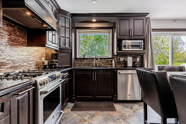 Additional image 9 of 121 Charlton Blvd