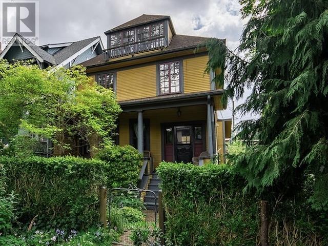 1746 WILLIAM STREET|Vancouver, British Columbia V5L2R4