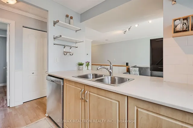 Additional image 14 of 212 Eglinton Ave Unit 803