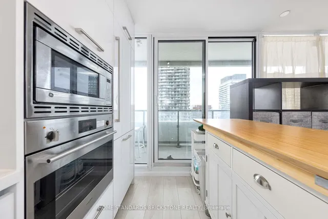 Additional image 10 of 2221 Yonge St Unit 3511