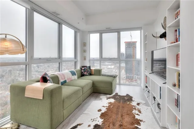 Additional image 16 of 60 Charles St Unit 2608