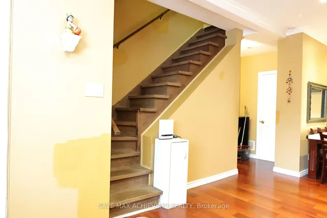 Additional image 21 of 1820 Dundas St