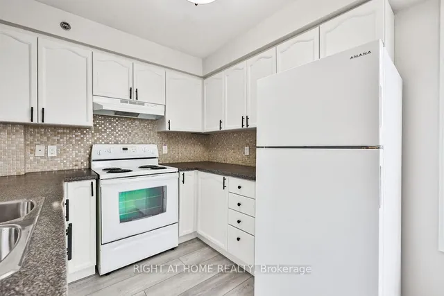 Additional image 21 of 4450 Fairview St Unit 402