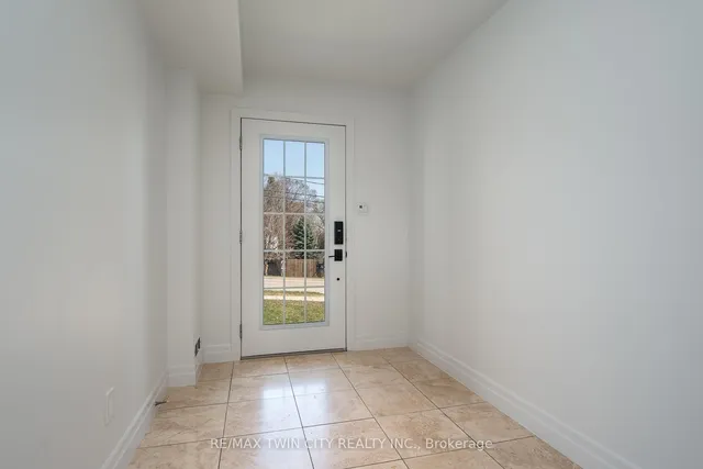 Additional image 34 of 45 Woolwich St