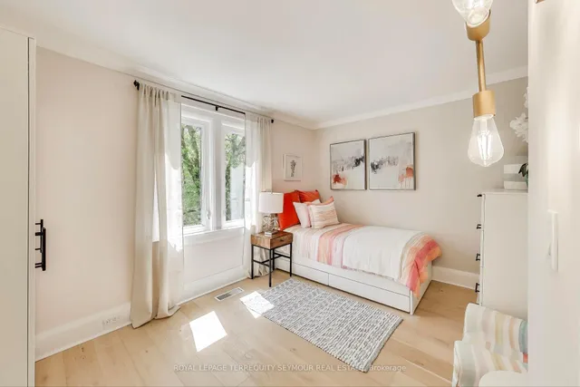 Additional image 23 of 351 Roehampton Ave