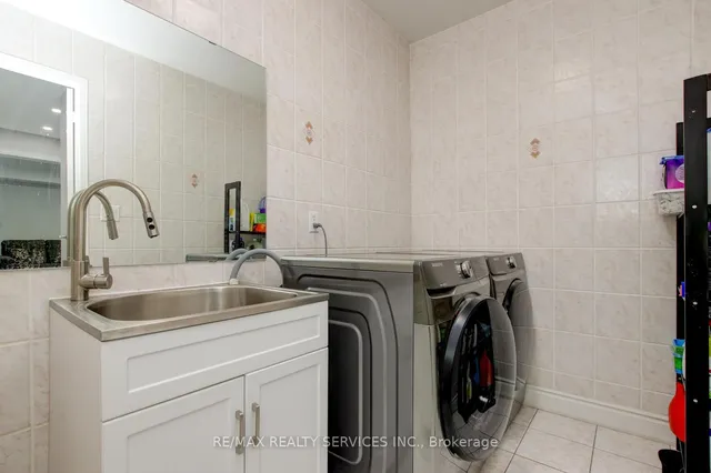 Additional image 18 of 44 Lormel Gate