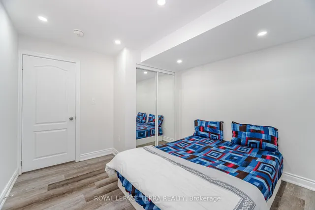 Additional image 42 of 15 Versailles Cres