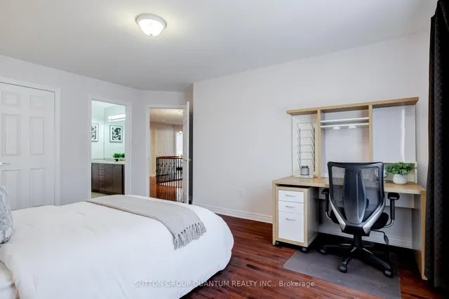 Additional image 30 of 49 Supino Cres