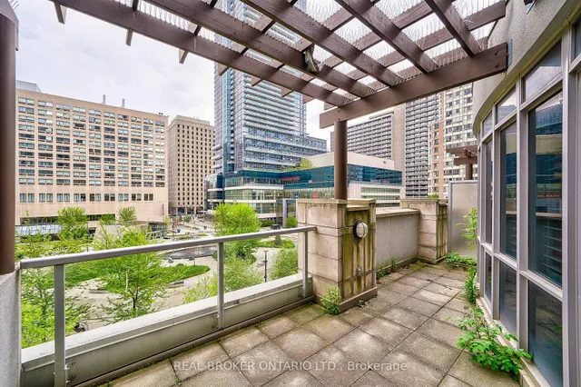 Additional image 35 of 761 Bay St Unit TH08