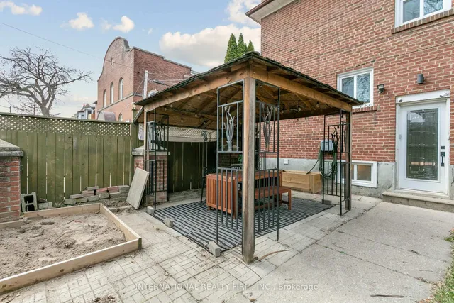 Additional image 40 of 50 Denison Ave