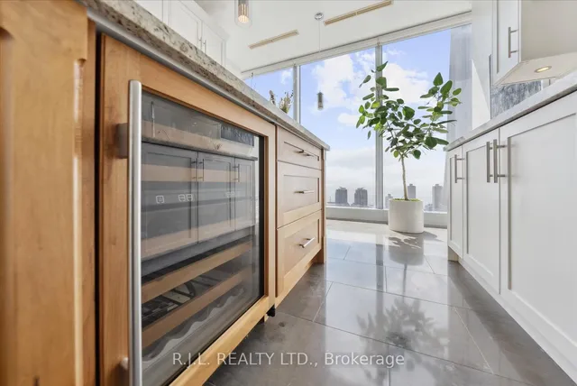 Additional image 28 of 183 Wellington St Unit 2505