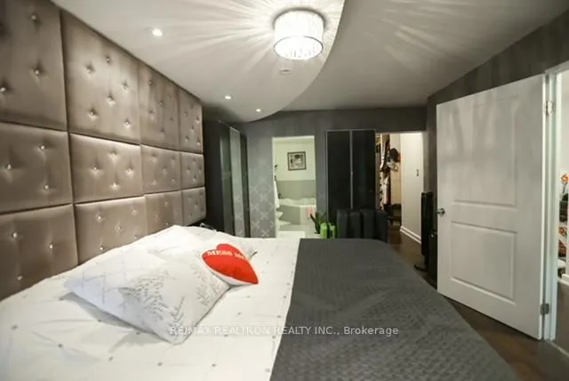 Additional image 10 of 401 Queens Quay Unit 403