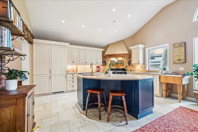 Additional image 17 of 246 Albion Ave