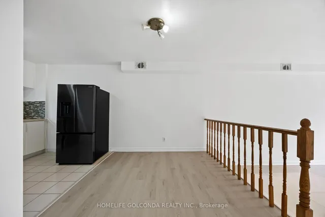 Additional image 3 of 61 Driftwood Ave Unit 2