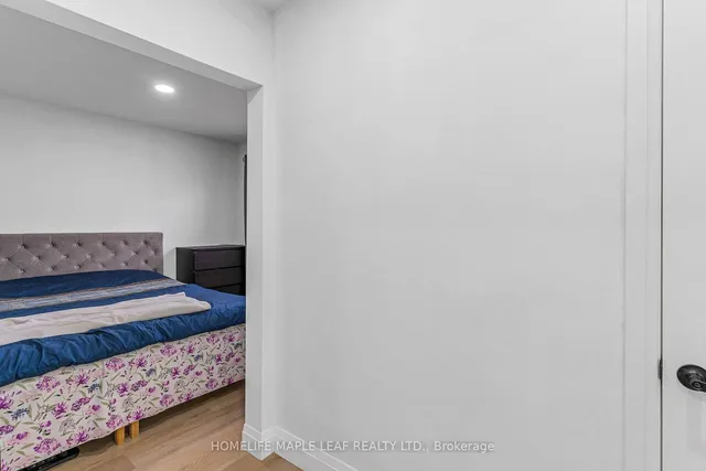 Additional image 28 of 292 Woodward Ave