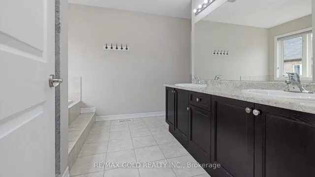 Additional image 21 of 5 Lola Cres