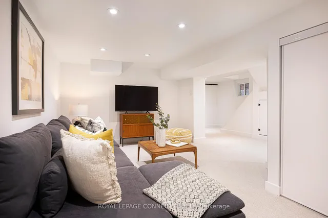 Additional image 33 of 379 Quebec Ave