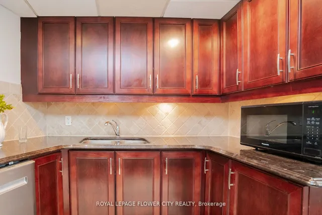 Additional image 17 of 3650 Kaneff Cres Unit 801